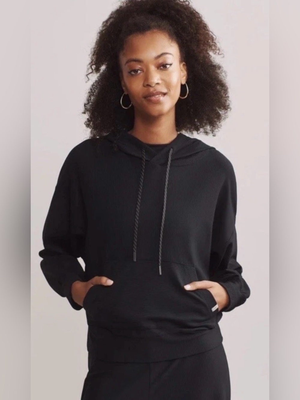 Rhône Ripple Hoodie Women’s Black M Ribbed Pullover Athleisure NWOT